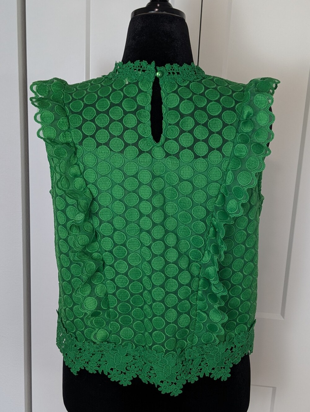 Ivy & Sage Green Polka Dot Lace Ruffle Sleeveless Round Neck Blouse Sz L - Picture 6 of 10